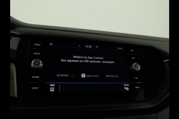 Volkswagen T-Cross 1.0 TSI Life | Navigatie | Parkeersensoren | Adaptieve cruise control | Trekhaak |