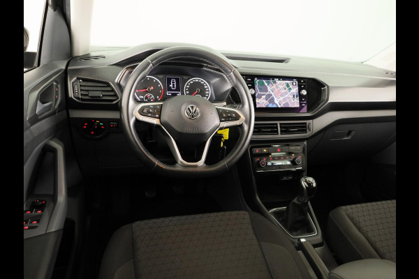 Volkswagen T-Cross 1.0 TSI Life | Navigatie | Parkeersensoren | Adaptieve cruise control | Trekhaak |