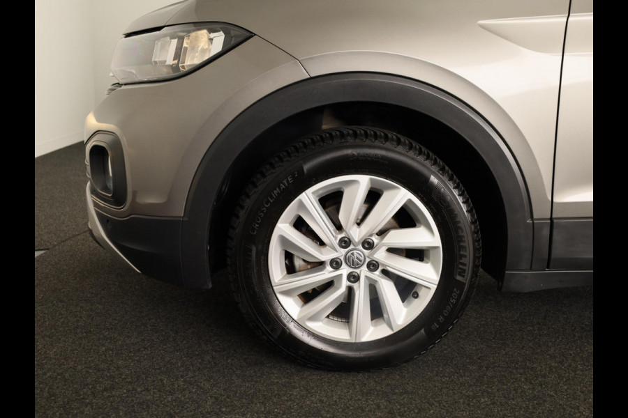 Volkswagen T-Cross 1.0 TSI Life | Navigatie | Parkeersensoren | Adaptieve cruise control | Trekhaak |