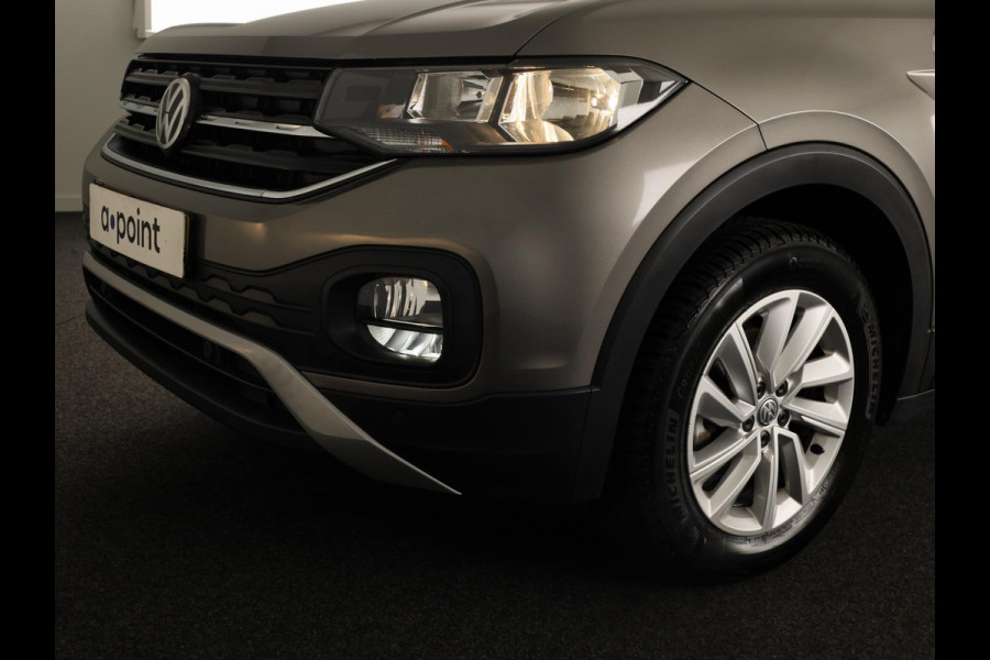 Volkswagen T-Cross 1.0 TSI Life | Navigatie | Parkeersensoren | Adaptieve cruise control | Trekhaak |
