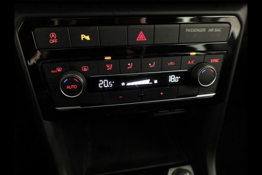 Volkswagen T-Cross 1.0 TSI Life | Navigatie | Parkeersensoren | Adaptieve cruise control | Trekhaak |