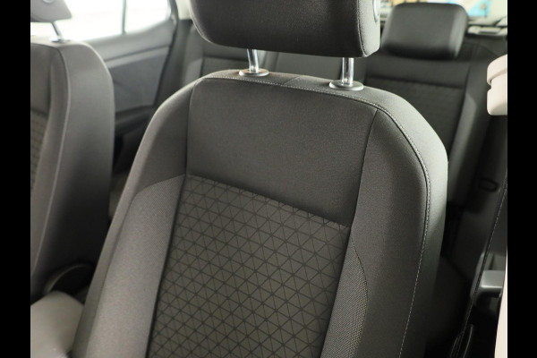 Volkswagen T-Cross 1.0 TSI Life | Navigatie | Parkeersensoren | Adaptieve cruise control | Trekhaak |