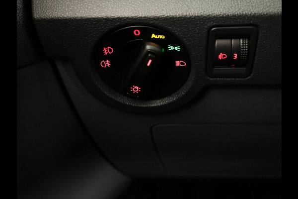 Volkswagen T-Cross 1.0 TSI Life | Navigatie | Parkeersensoren | Adaptieve cruise control | Trekhaak |