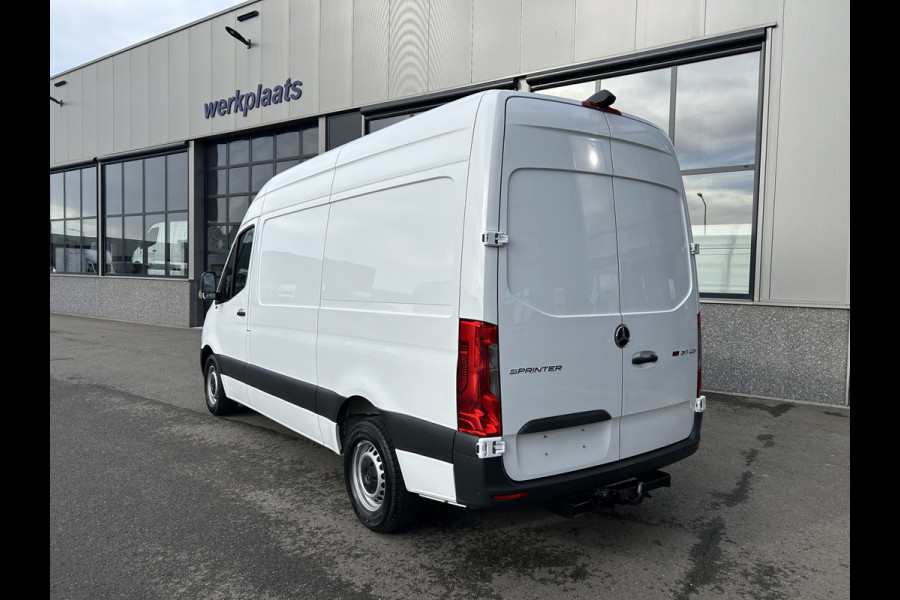 Mercedes-Benz Sprinter 317 CDI L2 H2 MBUX / Trekhaak / Camera / Parkeersensoren / Navigatie / Airco / 270 Graden achterdeuren