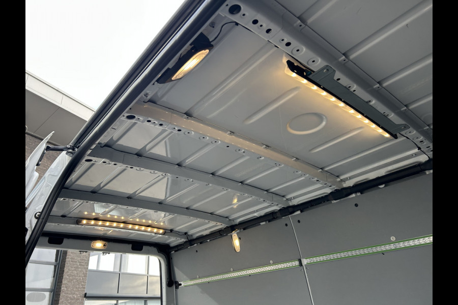 Mercedes-Benz Sprinter 317 CDI L2 H2 MBUX / Trekhaak / Camera / Parkeersensoren / Navigatie / Airco / 270 Graden achterdeuren