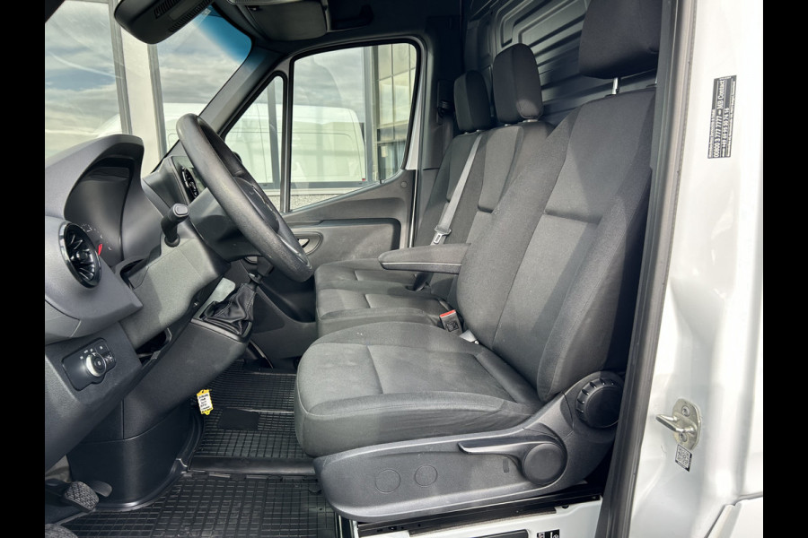 Mercedes-Benz Sprinter 317 CDI L2 H2 MBUX / Trekhaak / Camera / Parkeersensoren / Navigatie / Airco / 270 Graden achterdeuren
