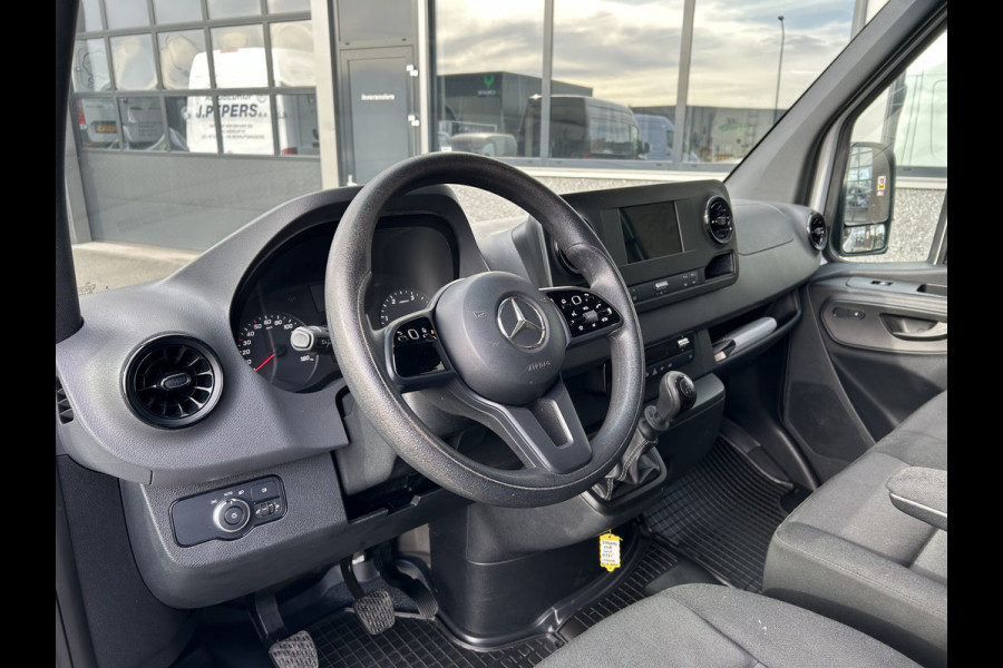 Mercedes-Benz Sprinter 317 CDI L2 H2 MBUX / Trekhaak / Camera / Parkeersensoren / Navigatie / Airco / 270 Graden achterdeuren