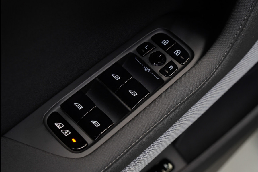 Polestar 2 Long Range Single Motor 78 kWh Pano 360 ° Pilot ACC Alcantara Stuurverwarming Memory seats Stoelverwarming voor & achter LM velgen