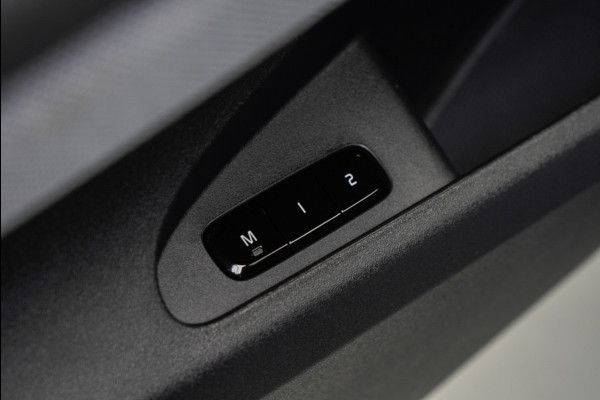 Polestar 2 Long Range Single Motor 78 kWh Pano 360 ° Pilot ACC Alcantara Stuurverwarming Memory seats Stoelverwarming voor & achter LM velgen