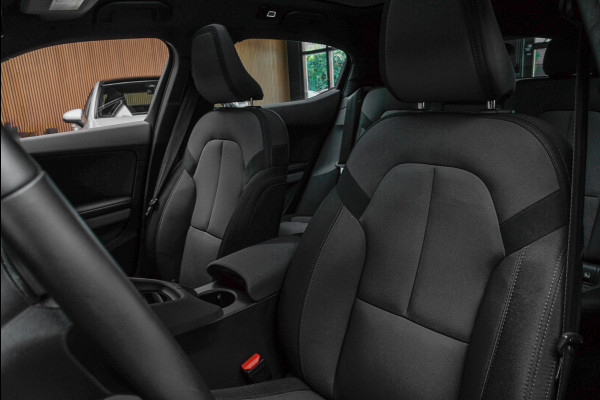 Polestar 2 Long Range Single Motor 78 kWh Pano 360 ° Pilot ACC Alcantara Stuurverwarming Memory seats Stoelverwarming voor & achter LM velgen