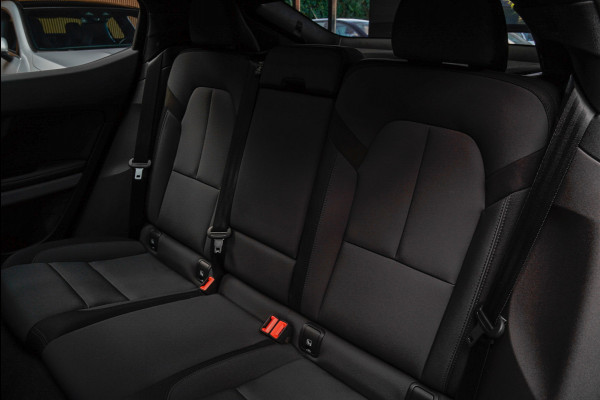 Polestar 2 Long Range Single Motor 78 kWh Pano 360 ° Pilot ACC Alcantara Stuurverwarming Memory seats Stoelverwarming voor & achter LM velgen