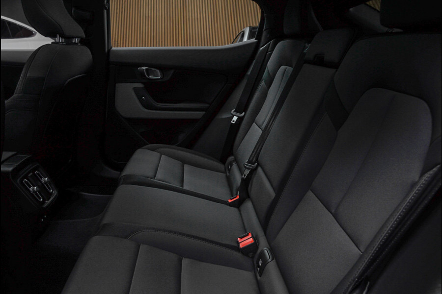 Polestar 2 Long Range Single Motor 78 kWh Pano 360 ° Pilot ACC Alcantara Stuurverwarming Memory seats Stoelverwarming voor & achter LM velgen