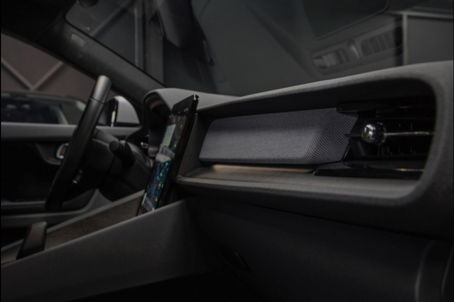 Polestar 2 Long Range Single Motor 78 kWh Pano 360 ° Pilot ACC Alcantara Stuurverwarming Memory seats Stoelverwarming voor & achter LM velgen