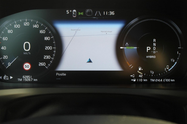Volvo V60 T6 350PK Automaat Recharge AWD Inscription Panoramisch schuif-kanteldak / Semi elektrisch wegklapbare trekhaak / DAB+ / Apple Carplay / Lederen bekleding / 360graden camera