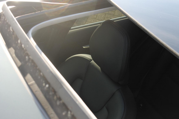 Volvo V60 T6 350PK Automaat Recharge AWD Inscription Panoramisch schuif-kanteldak / Semi elektrisch wegklapbare trekhaak / DAB+ / Apple Carplay / Lederen bekleding / 360graden camera