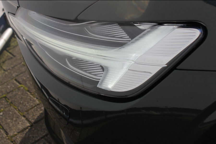 Volvo V60 T6 350PK Automaat Recharge AWD Inscription Panoramisch schuif-kanteldak / Semi elektrisch wegklapbare trekhaak / DAB+ / Apple Carplay / Lederen bekleding / 360graden camera