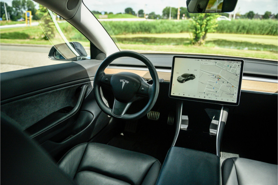 Tesla Model 3 Long Range AWD 75 kWh ** 19inch **