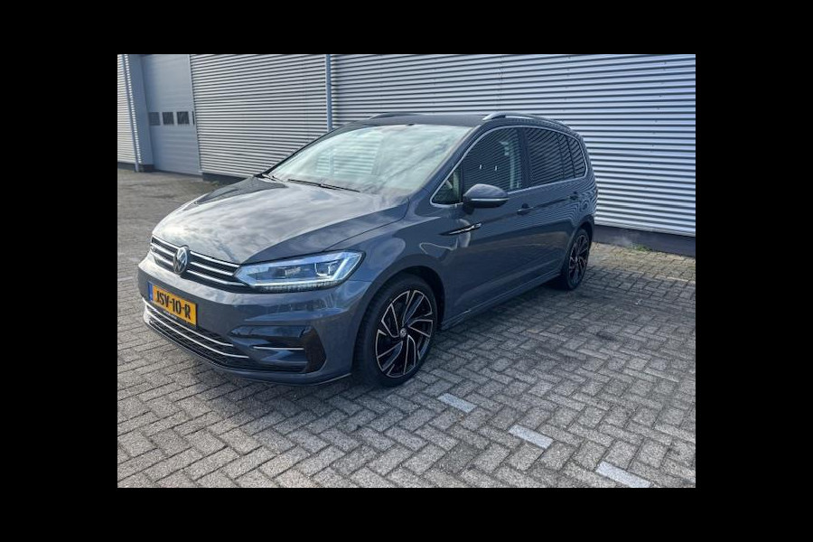 Volkswagen Touran 1.5 TSI R-Line Exclusive 7p,afn.Trekhaak,Navigatie,parkeersensoren/Camera,stoelverwarming,