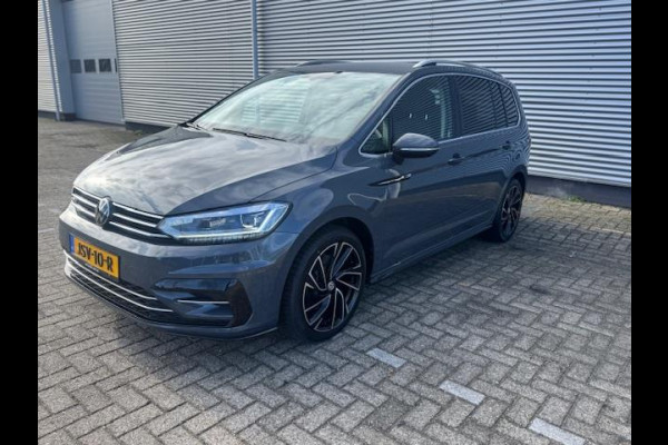 Volkswagen Touran 1.5 TSI R-Line Exclusive 7p,afn.Trekhaak,Navigatie,parkeersensoren/Camera,stoelverwarming,