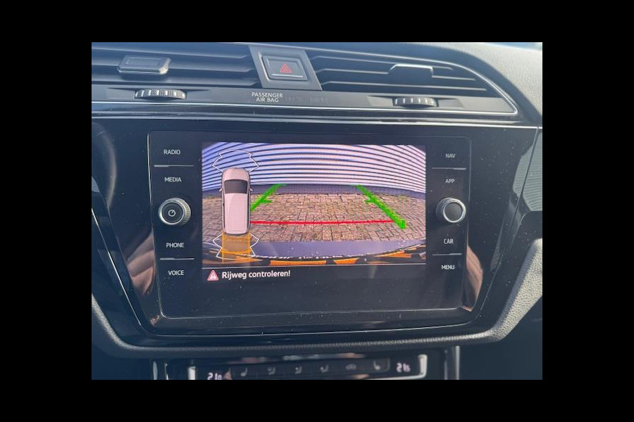 Volkswagen Touran 1.5 TSI R-Line Exclusive 7p,afn.Trekhaak,Navigatie,parkeersensoren/Camera,stoelverwarming,