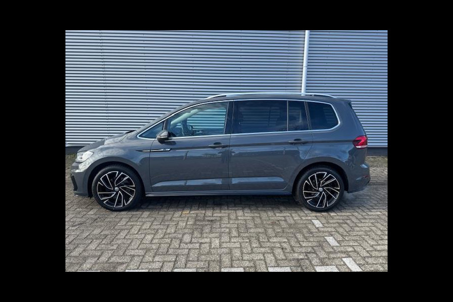 Volkswagen Touran 1.5 TSI R-Line Exclusive 7p,afn.Trekhaak,Navigatie,parkeersensoren/Camera,stoelverwarming,