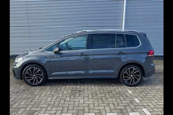 Volkswagen Touran 1.5 TSI R-Line Exclusive 7p,afn.Trekhaak,Navigatie,parkeersensoren/Camera,stoelverwarming,