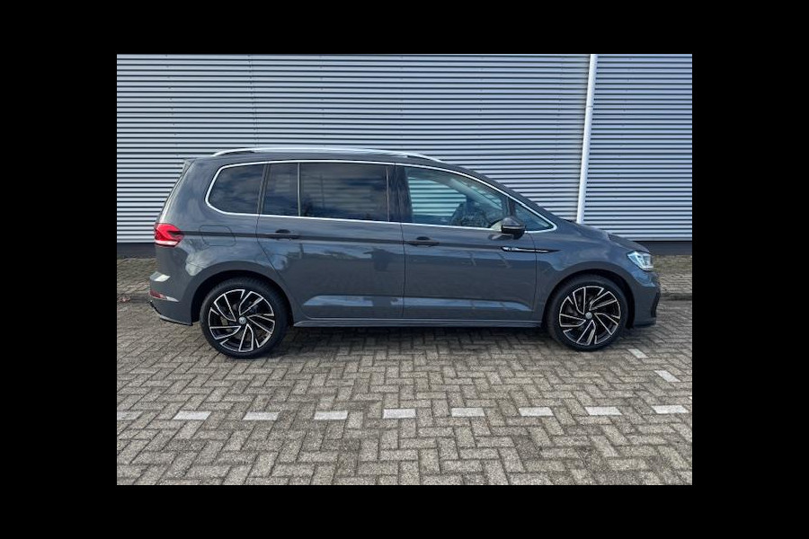 Volkswagen Touran 1.5 TSI R-Line Exclusive 7p,afn.Trekhaak,Navigatie,parkeersensoren/Camera,stoelverwarming,