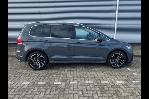 Volkswagen Touran 1.5 TSI R-Line Exclusive 7p,afn.Trekhaak,Navigatie,parkeersensoren/Camera,stoelverwarming,