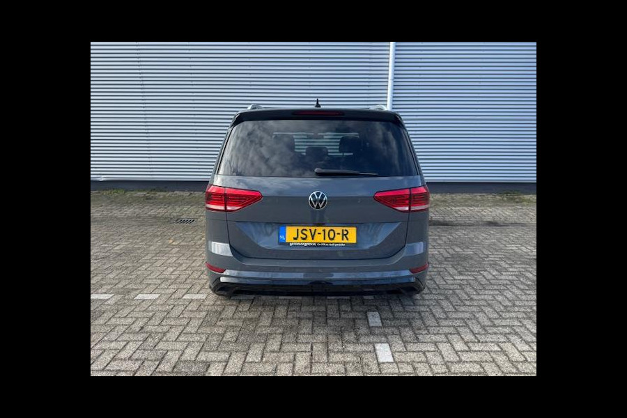 Volkswagen Touran 1.5 TSI R-Line Exclusive 7p,afn.Trekhaak,Navigatie,parkeersensoren/Camera,stoelverwarming,