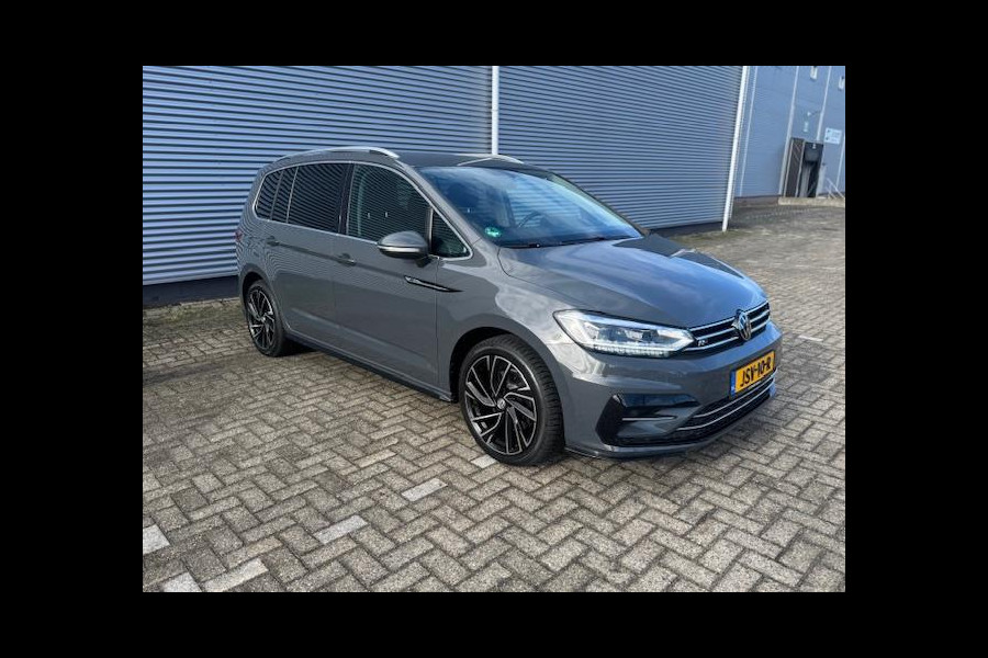 Volkswagen Touran 1.5 TSI R-Line Exclusive 7p,afn.Trekhaak,Navigatie,parkeersensoren/Camera,stoelverwarming,
