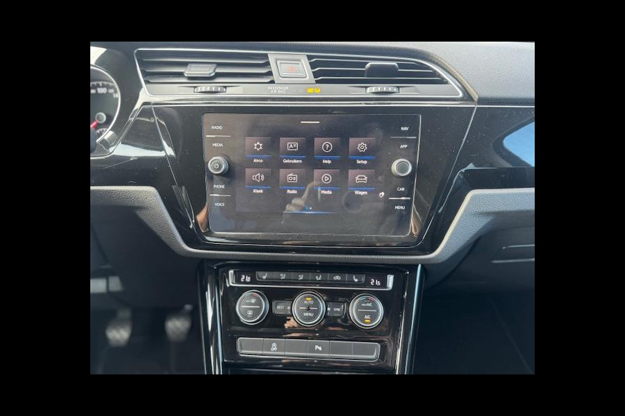 Volkswagen Touran 1.5 TSI R-Line Exclusive 7p,afn.Trekhaak,Navigatie,parkeersensoren/Camera,stoelverwarming,