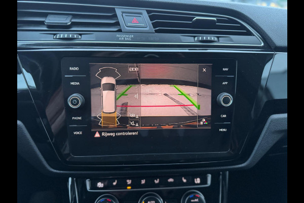 Volkswagen Touran 1.5 TSI R-Line Exclusive 7p,afn.Trekhaak,Navigatie,parkeersensoren/Camera,stoelverwarming,