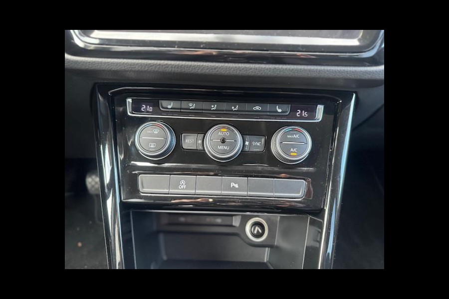 Volkswagen Touran 1.5 TSI R-Line Exclusive 7p,afn.Trekhaak,Navigatie,parkeersensoren/Camera,stoelverwarming,