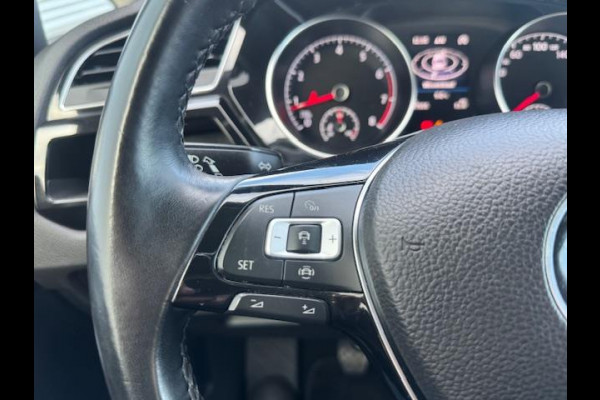 Volkswagen Touran 1.5 TSI R-Line Exclusive 7p,afn.Trekhaak,Navigatie,parkeersensoren/Camera,stoelverwarming,