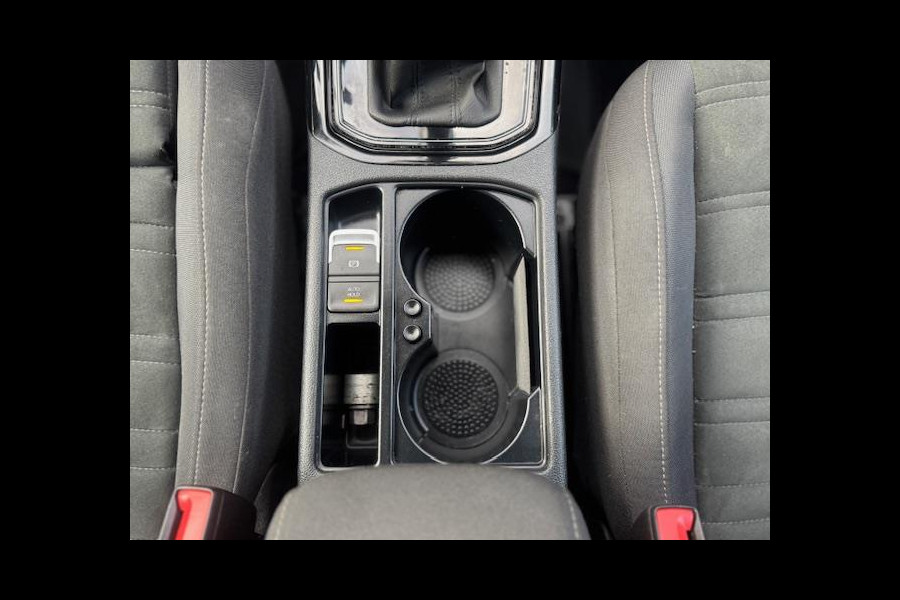 Volkswagen Touran 1.5 TSI R-Line Exclusive 7p,afn.Trekhaak,Navigatie,parkeersensoren/Camera,stoelverwarming,