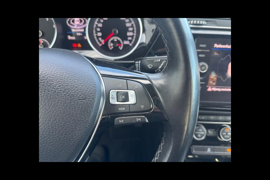 Volkswagen Touran 1.5 TSI R-Line Exclusive 7p,afn.Trekhaak,Navigatie,parkeersensoren/Camera,stoelverwarming,