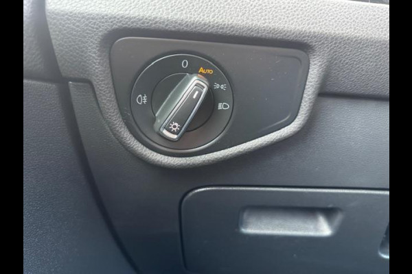 Volkswagen Touran 1.5 TSI R-Line Exclusive 7p,afn.Trekhaak,Navigatie,parkeersensoren/Camera,stoelverwarming,