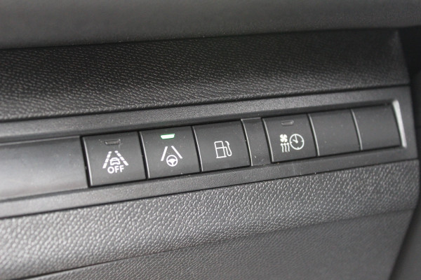 Peugeot 3008 1.6 HYbrid 225 GT | Panoramadak | All-season | BLIS | Adaptieve Cruise | Navigatie