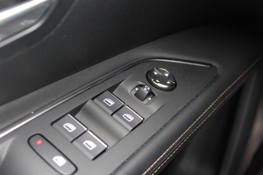 Peugeot 3008 1.6 HYbrid 225 GT | Panoramadak | All-season | BLIS | Adaptieve Cruise | Navigatie