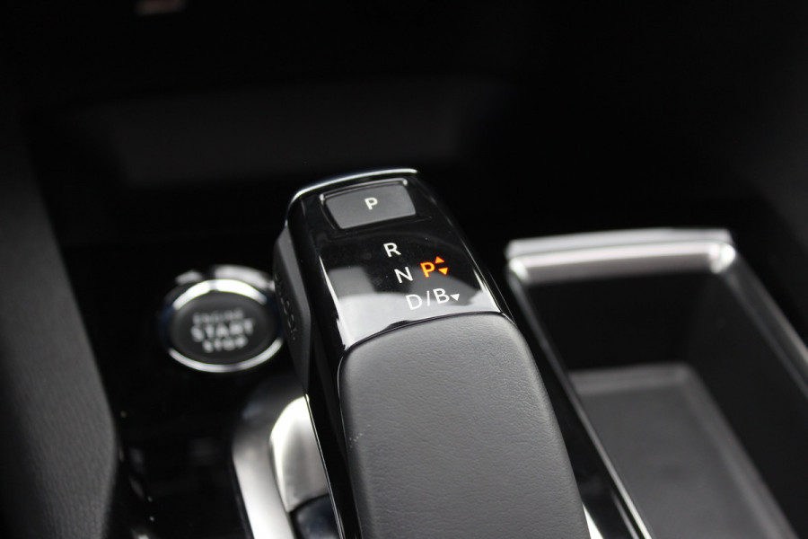 Peugeot 3008 1.6 HYbrid 225 GT | Panoramadak | All-season | BLIS | Adaptieve Cruise | Navigatie