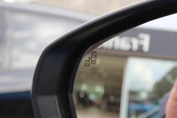 Peugeot 3008 1.6 HYbrid 225 GT | Panoramadak | All-season | BLIS | Adaptieve Cruise | Navigatie