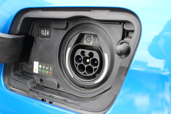 Peugeot 3008 1.6 HYbrid 225 GT | Panoramadak | All-season | BLIS | Adaptieve Cruise | Navigatie