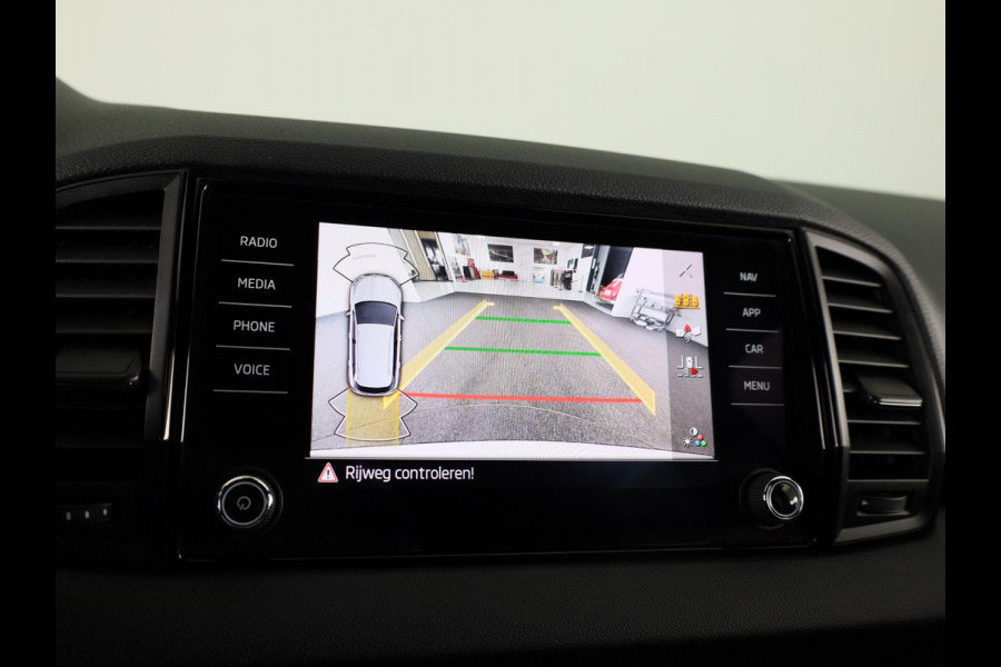 Škoda Karoq 1.5 TSI ACT Sportline Business 150pk | Parkeercamera achter | 18 inch Lichtmetalen velgen | Climatronic |