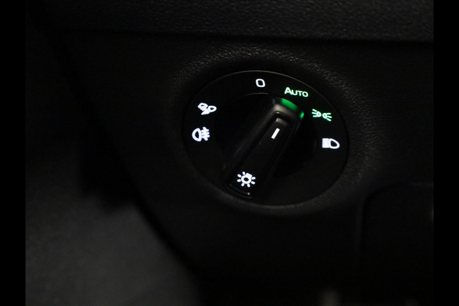 Škoda Karoq 1.5 TSI ACT Sportline Business 150pk | Parkeercamera achter | 18 inch Lichtmetalen velgen | Climatronic |