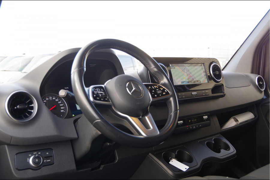 Mercedes-Benz Sprinter 319 3.0 CDI V6 L2H1 3-ZITS, AUT. LED, 3.5T TREKHAAK, MBUX 10'', CAMERA, CRUISE, NAVI, CLIMA, PARKEERSENSOREN
