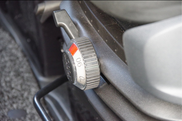 Mercedes-Benz Sprinter 319 3.0 CDI V6 L2H1 3-ZITS, AUT. LED, 3.5T TREKHAAK, MBUX 10'', CAMERA, CRUISE, NAVI, CLIMA, PARKEERSENSOREN