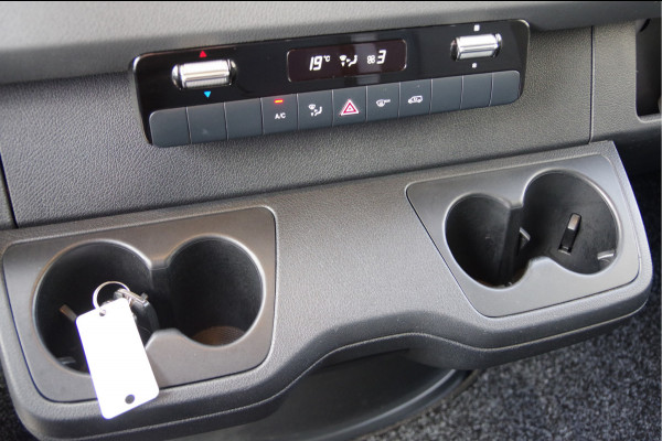 Mercedes-Benz Sprinter 319 3.0 CDI V6 L2H1 3-ZITS, AUT. LED, 3.5T TREKHAAK, MBUX 10'', CAMERA, CRUISE, NAVI, CLIMA, PARKEERSENSOREN