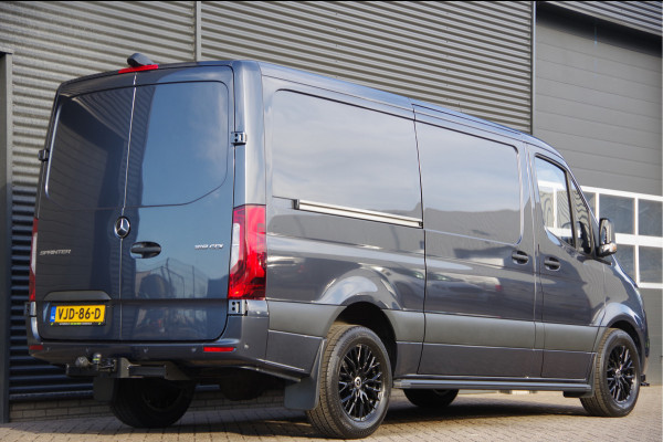 Mercedes-Benz Sprinter 319 3.0 CDI V6 L2H1 3-ZITS, AUT. LED, 3.5T TREKHAAK, MBUX 10'', CAMERA, CRUISE, NAVI, CLIMA, PARKEERSENSOREN