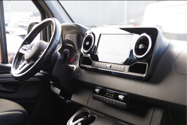 Mercedes-Benz Sprinter 319 3.0 CDI V6 L2H1 3-ZITS, AUT. LED, 3.5T TREKHAAK, MBUX 10'', CAMERA, CRUISE, NAVI, CLIMA, PARKEERSENSOREN