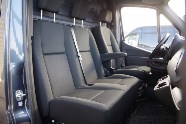 Mercedes-Benz Sprinter 319 3.0 CDI V6 L2H1 3-ZITS, AUT. LED, 3.5T TREKHAAK, MBUX 10'', CAMERA, CRUISE, NAVI, CLIMA, PARKEERSENSOREN
